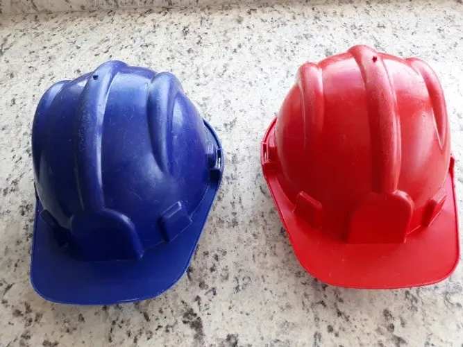 Capacetes de segurança, 2 unidades.