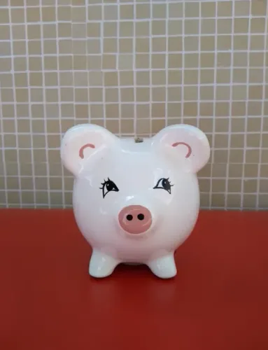 Cofrinho de porquinho para poupar dinheiro