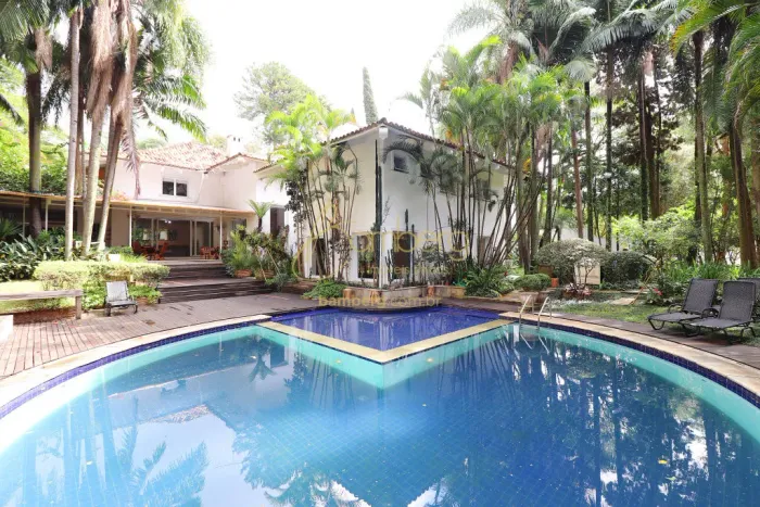 Casa c/ projeto de João Armentano e paisagismo de Gilberto Elkis