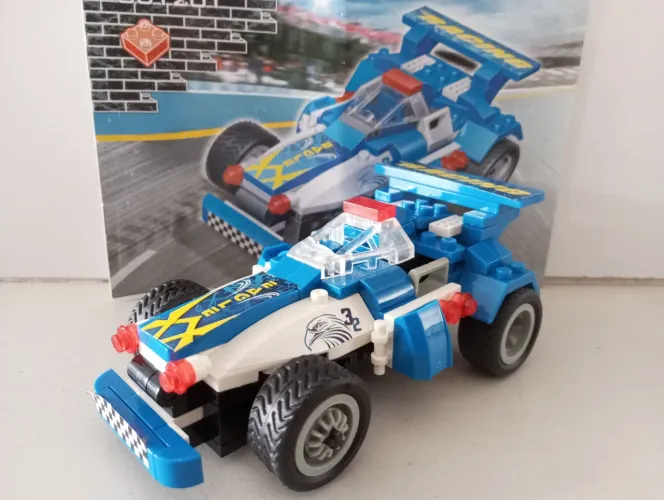 Carro de polícia similar ao Lego