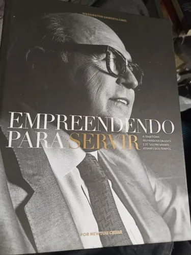 Livro empreendendo  para servir 