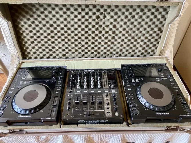 Vendo ou troco Mixer Pioneer DJM-700 + 2 CDJs Pioneer CDJ-900 Nexus