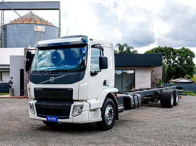 Volvo VM 270 Leito 6x2 2022