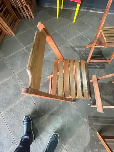 Conjunto de mesas e cadeiras dobráveis