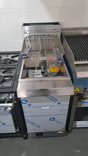 A. Fritadeira Industrial Metalcubas HJ 