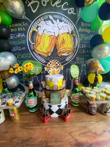 Bolo falso fake boteco enfeite de EVA que podem ser trocados