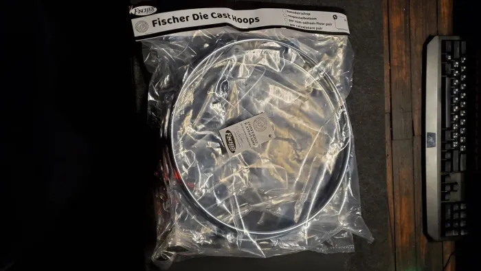 Par de aros Die Cast Alumínio Cromados Fischer para caixa 13/8 Furos