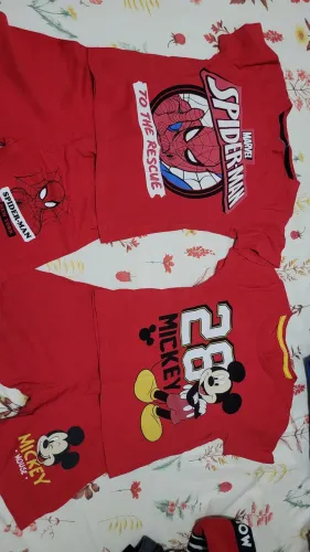 2 conjuntos Homem-aranha e mickey mouse