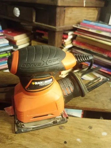 Lixadeira Orbital Profissional Black+Decker QS800 - 220V | R$198,00