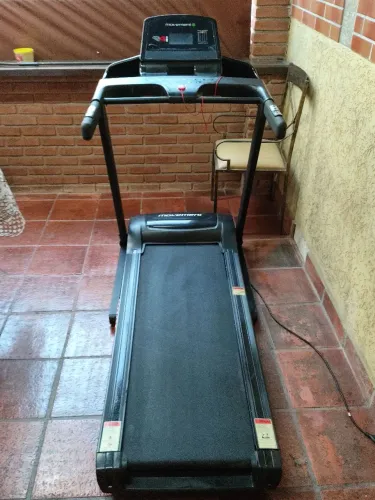 Esteira ergométrica Movimento R4i