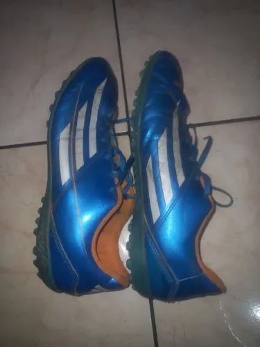 Chuteiras Adidas society tamanho 43 forma normal usada