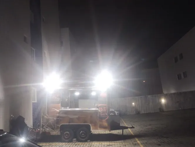 Aluga-se Trailer food truck impecável todo no inox!! Já com ponto fixo!!