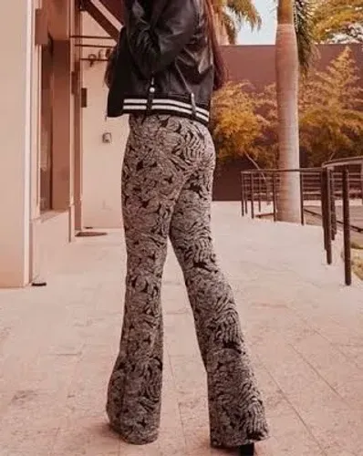 Calça Flare Estampada - Tamanho G - marca líquido 