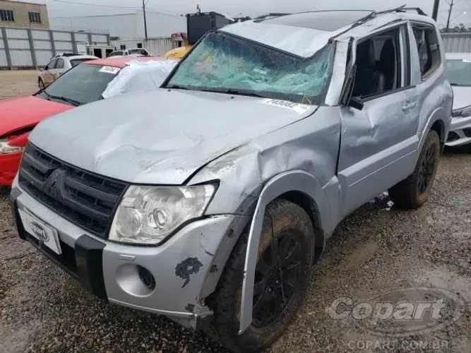 Sucata Pajero Full 3.2 2 PORTAS para retirada de peças 