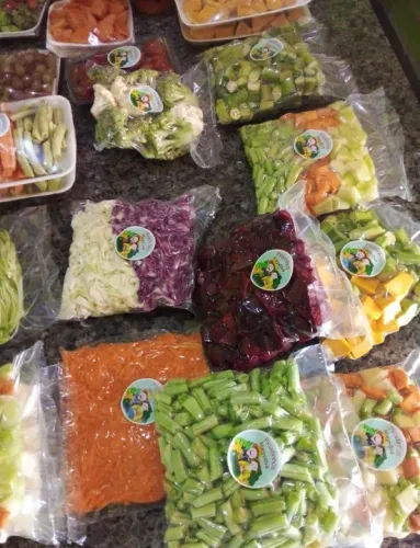 Verduras Picadinhas à Vácuo e Nas Bandejinhas 