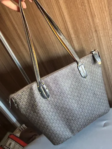 Bolsa Vítor Hugo em perfeito estado