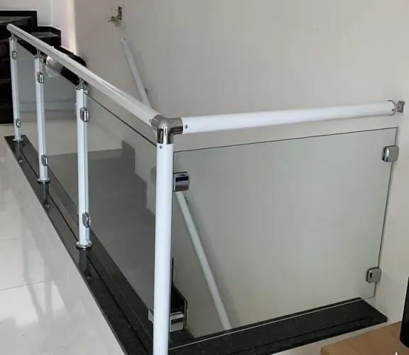 Guarda Corpo Vidro + alumínio Tubular