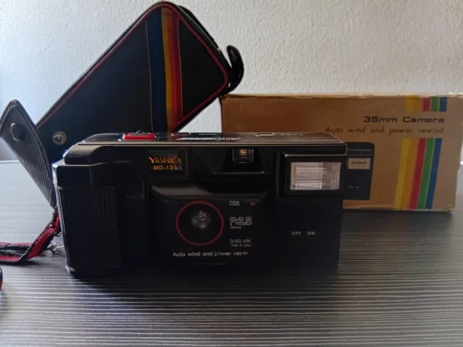 Máquina Fotográfica Yashica MD-135 (Usado)