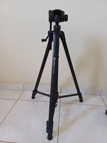 Tripé para Câmera e celular LUCACELL LCT-3018. 1,60m