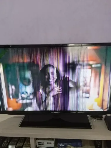 TV Samsung 32" com defeito