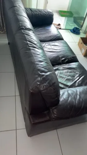 Sofá em couro 3 lugares