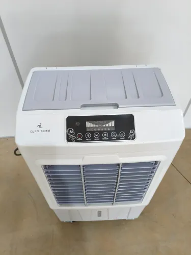 Climatizador de ar com painel digital 