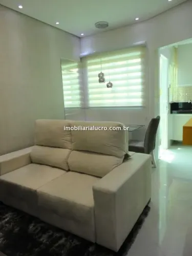 Sobrado à Venda em Santo André: 2 Suítes, Quintal e Decorado na Vila Príncipe de Gales R$