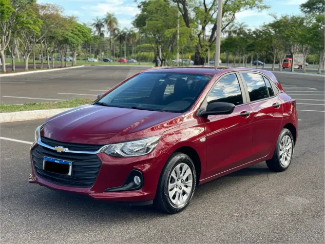 Onix Hatch 1.0 Turbo Aut. 2024 - 3.600 km - impecável