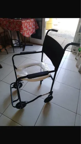 Cadeira de banho com rodas
