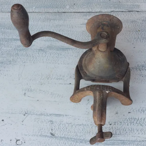 Moedor de café antigo Fama n2