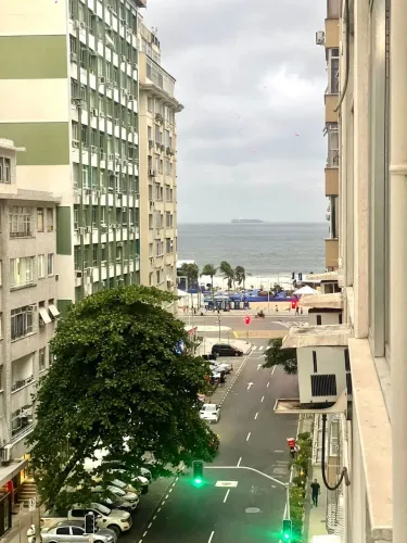 Apartamento medindo 35m2 composto com 1 Quarto - Mobiliado com vista mar - Posto 2