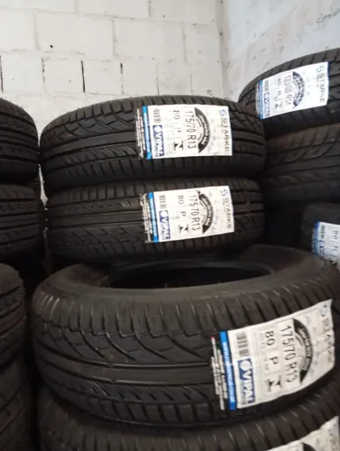 Promoção relâmpago de pneus remoldados da Starke aro 13 175/70 por 235,00