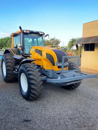 Trator Valtra BH 210i