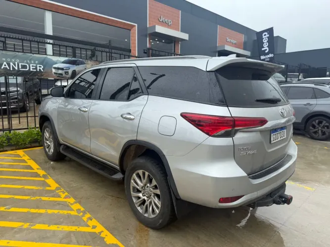 Toyota Hilux SW4 SRV 4X2 2.7 Flex 16V Aut. 2021