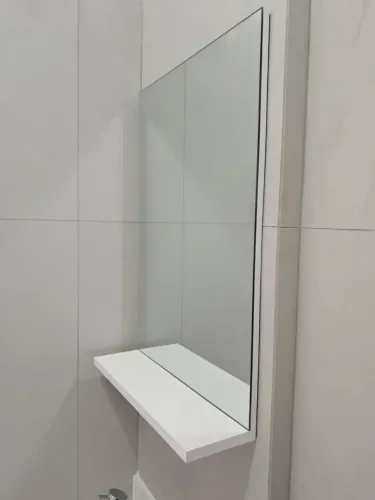 Espelho moderno com prateleira Baixei o preço