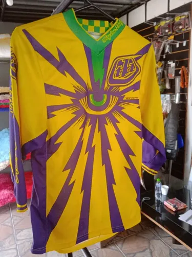 Camiseta Troy Lee Designs INFANTIL - Tamanho P - Unissexuais/ PECA DE MOSTRUARIO 