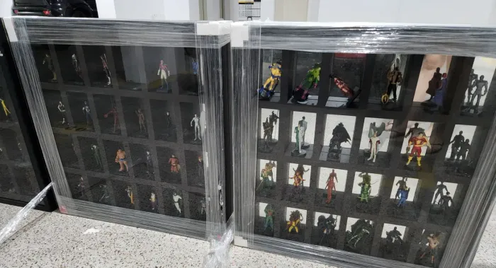 Quadro Decorativo com Miniaturas de Super-Heróis