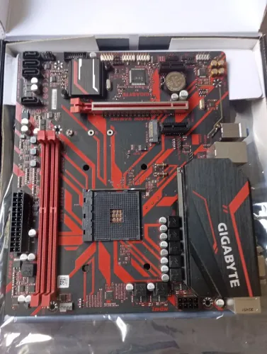 Placa-Mãe B450 Gaming Gigabyte