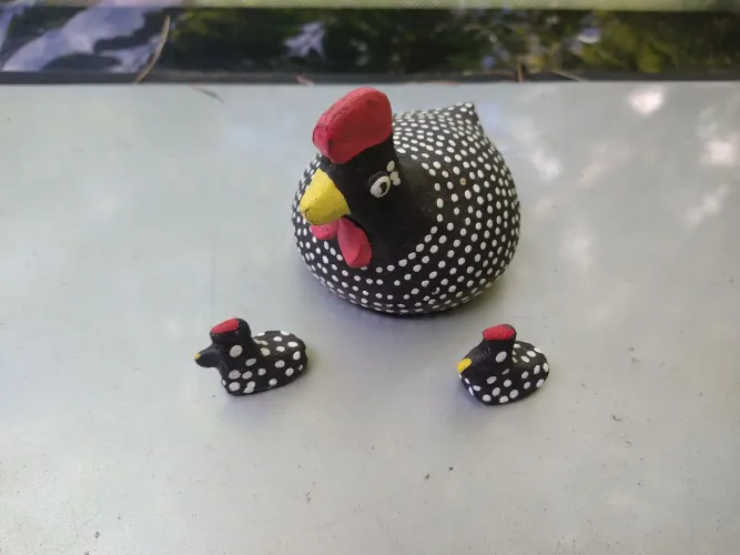 Galinha e Pintinhos de barro - Decoração