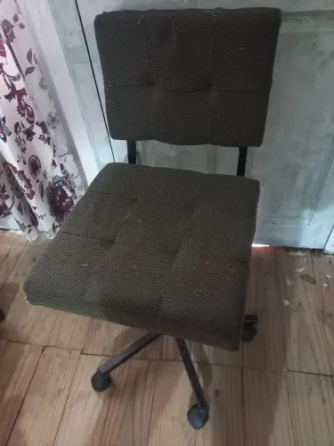 Cadeira Giratória Estofada - Conforto e Design