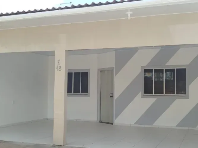 IMPERDÍVEL CASA RESIDENCIAL FECHADO-ENERGIA SOLAR-02 SUÍTES- 330MIL