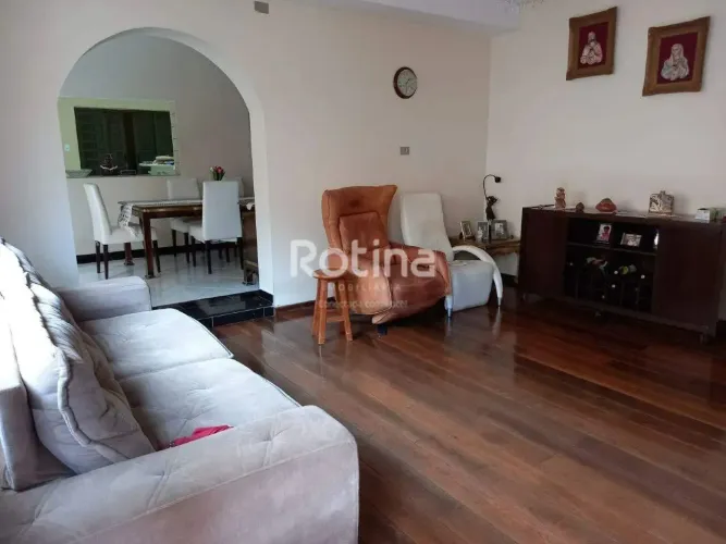 Casa Comercial à venda, 4 quartos, Centro - Uberlândia/MG - Rotina Imobiliária