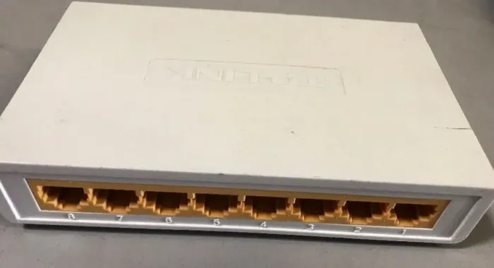 Switch 8 portas gigabit 10/ 100 mbps-tp link tl-sf1008d