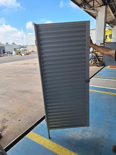 Porta de alumínio 175x80