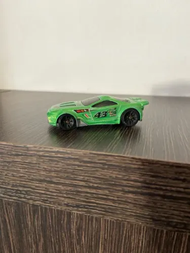 Carrinho Hot Wheels Verde 43
