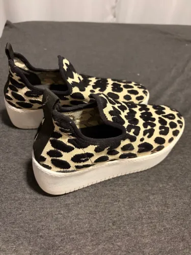 Tênis slip-on animal print santa lolla