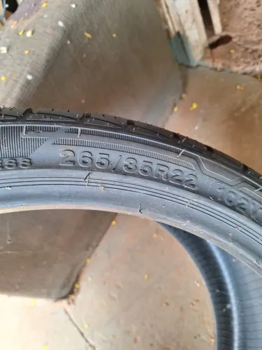 Vendo Pneu 265/35 R22