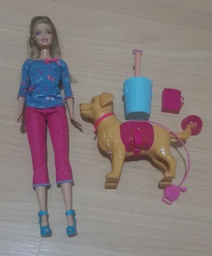 Boneca Barbie Family Taffy com Cachorro