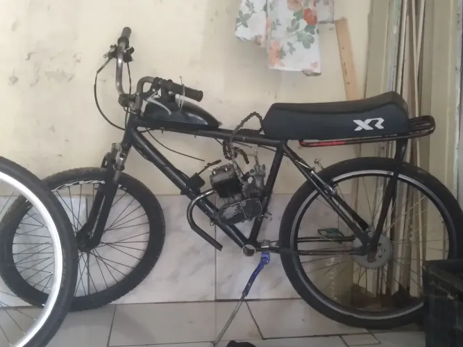 Motorizada boa apenas sem o acelerador