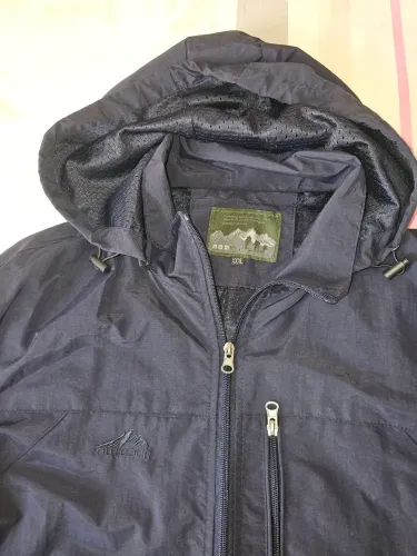 Casaco novo, unisex, tamanho médio - 46, excelente oportunidade.